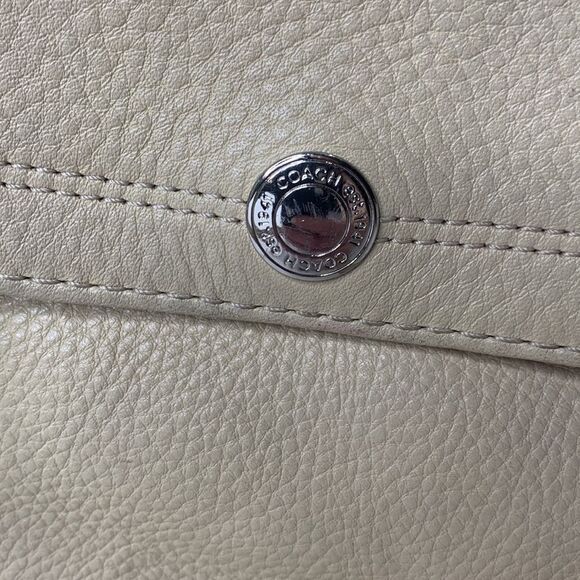 Coach beige pebbled leather plaid/polka-dot bow crossbody bag - Picture 2 of 8